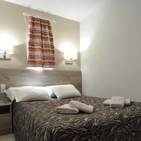 Aparthotel Safari 2*